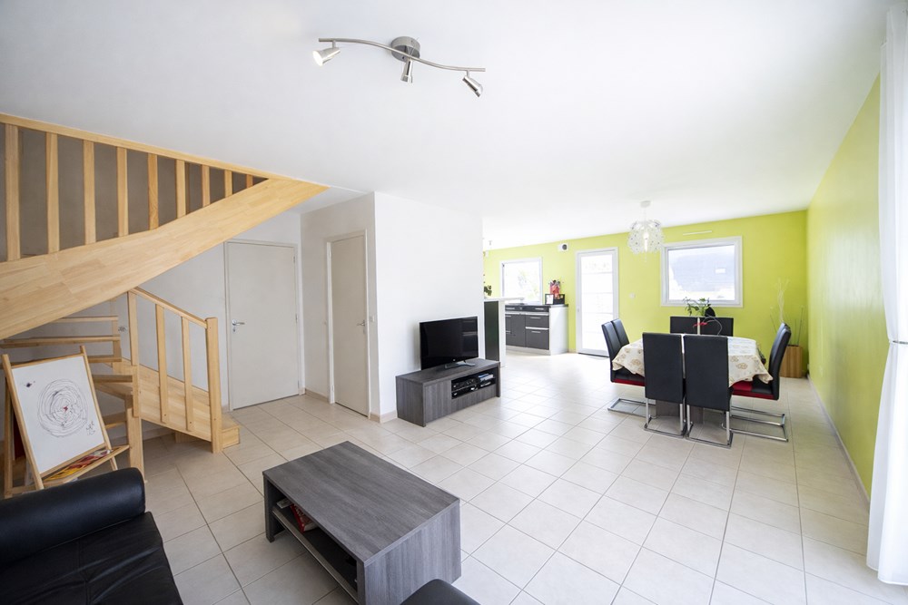 MAISON - RECENTE 2008 - PIECE VIE 40 M - 4 CH - TERRAIN 750 M² - CALME - STANDING